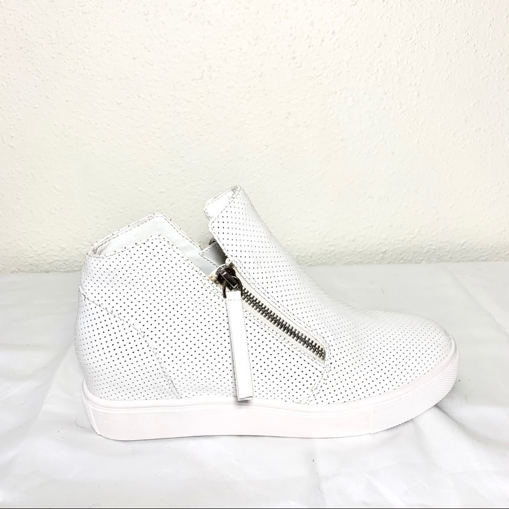 BRAND NEW Steve Madden Caliber wedge white